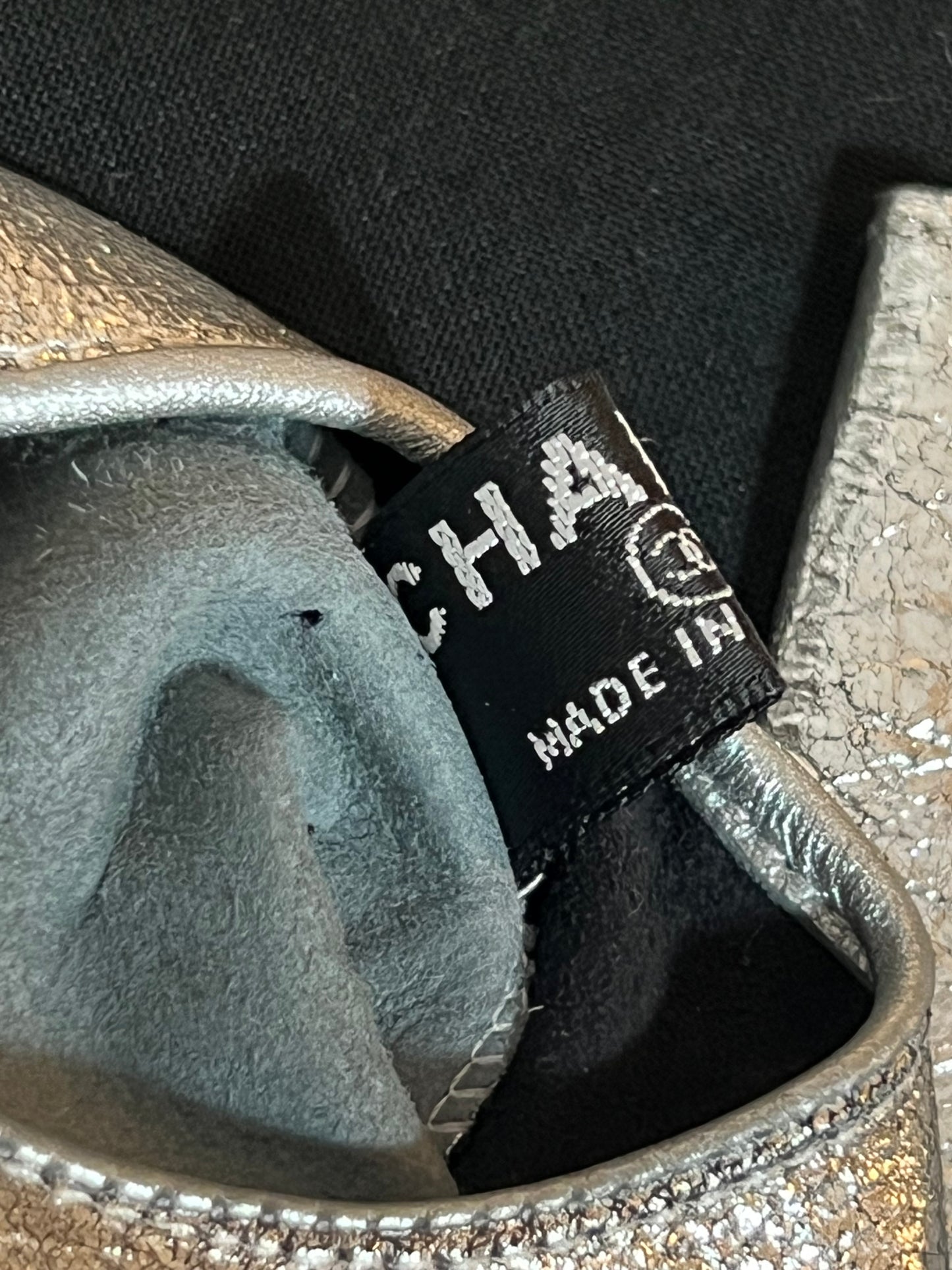 CHANEL LEATHER MITTEN