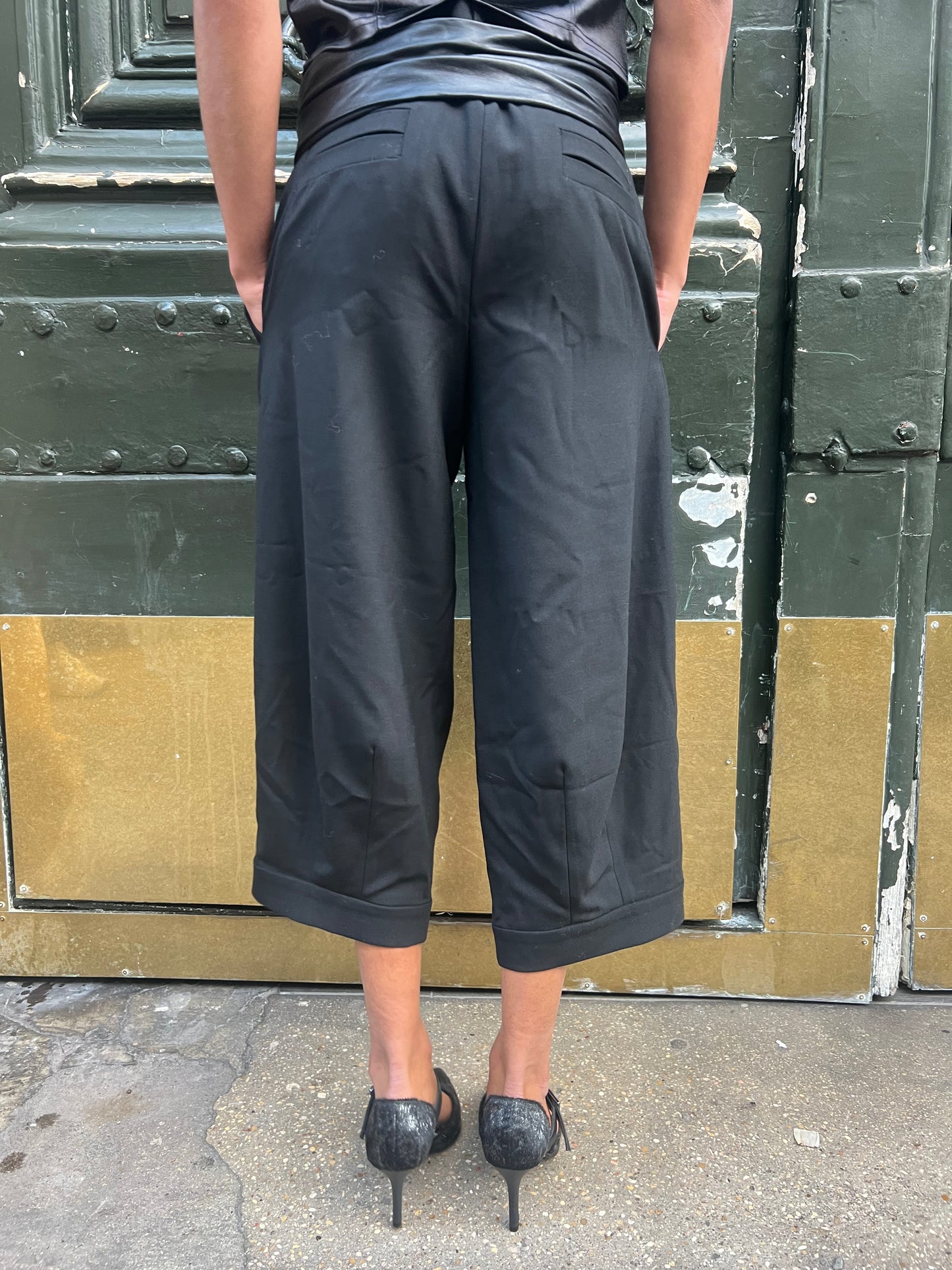 ANNA MOLINARI CAPRI PANTS