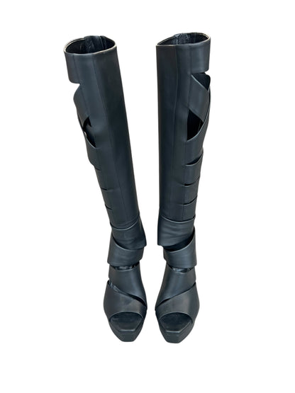 GUCCI S/S 2010 HELENA CUT OUT BOOTS