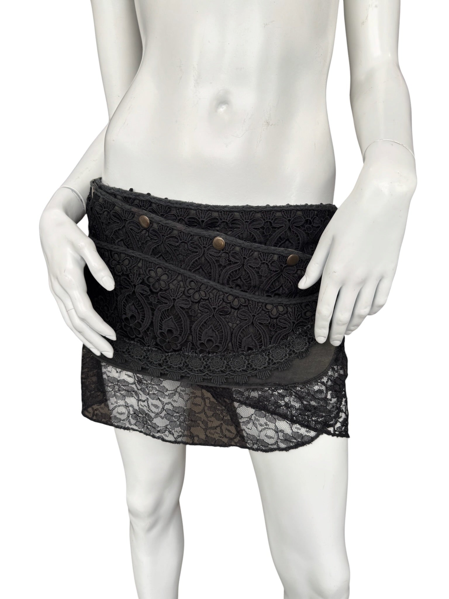 VINTAGE LACE SKIRT
